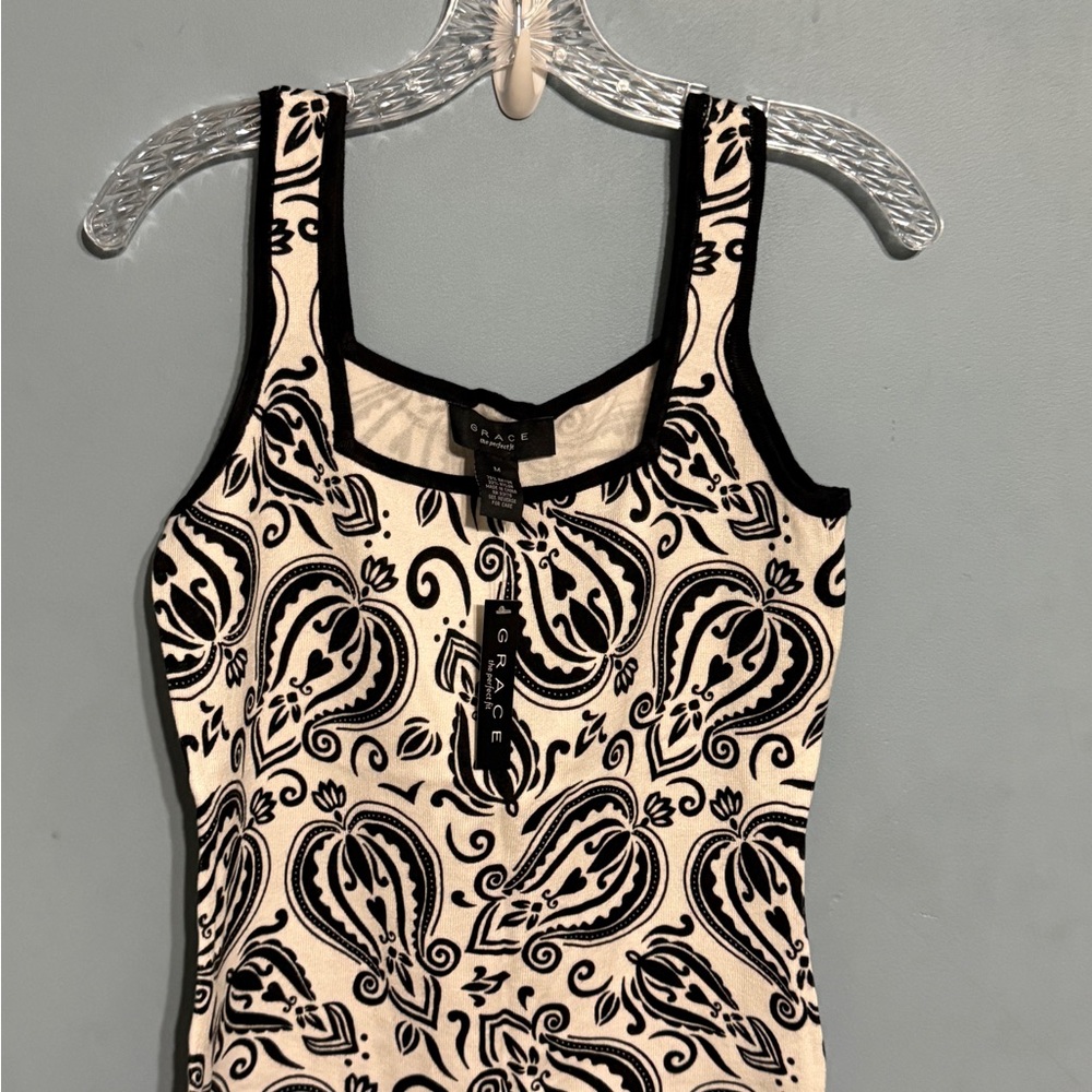 SELLING GRACE THE PERFECT TOP SIZE M COLOR BLACK WHITE SLEEVELESS PAISLEY NWT